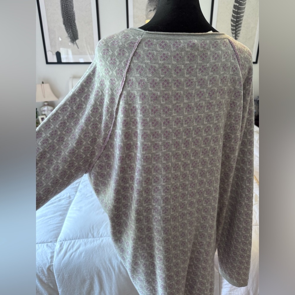 Patterned Long Sleeve Top - Picture 3 of 11